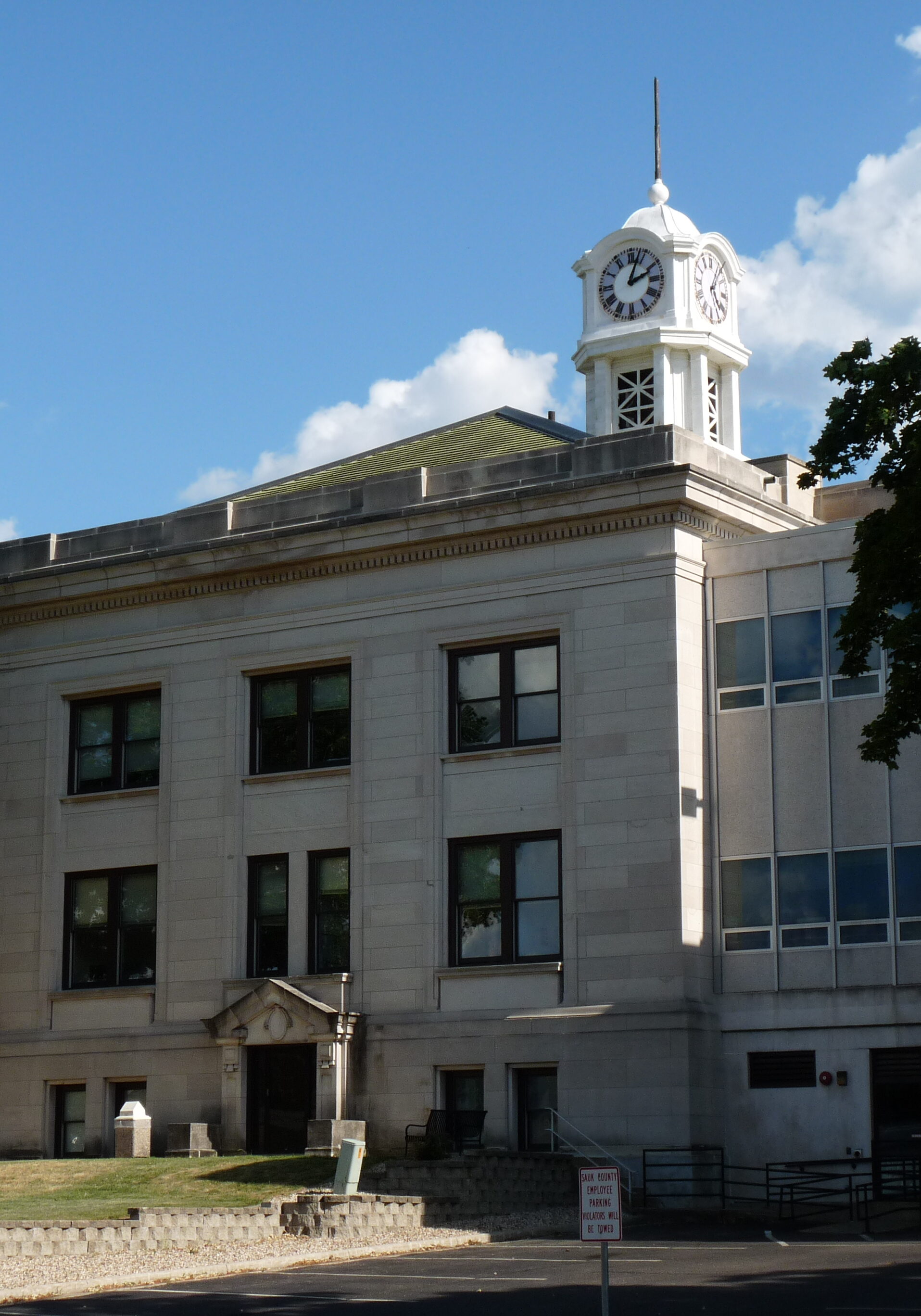 Sauk_County_Courthouse Author Jeff the quiet
